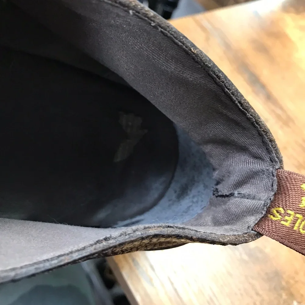 Dr. Martens Chukka Boots M 9 L 10 Brown Pebbled Leather AirWair Slip Resistant